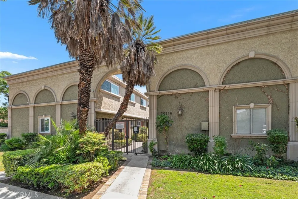 20146 Cohasset #11 Winnetka, CA 91306