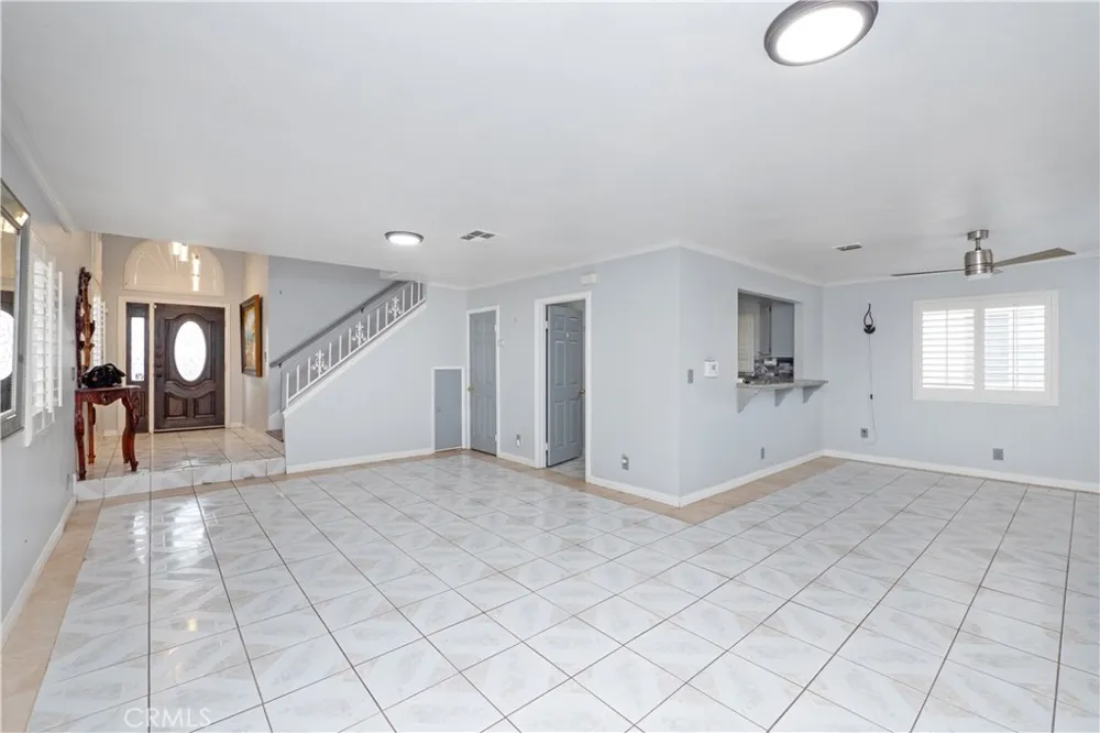 4754 Santa Ana Cudahy, CA 90201