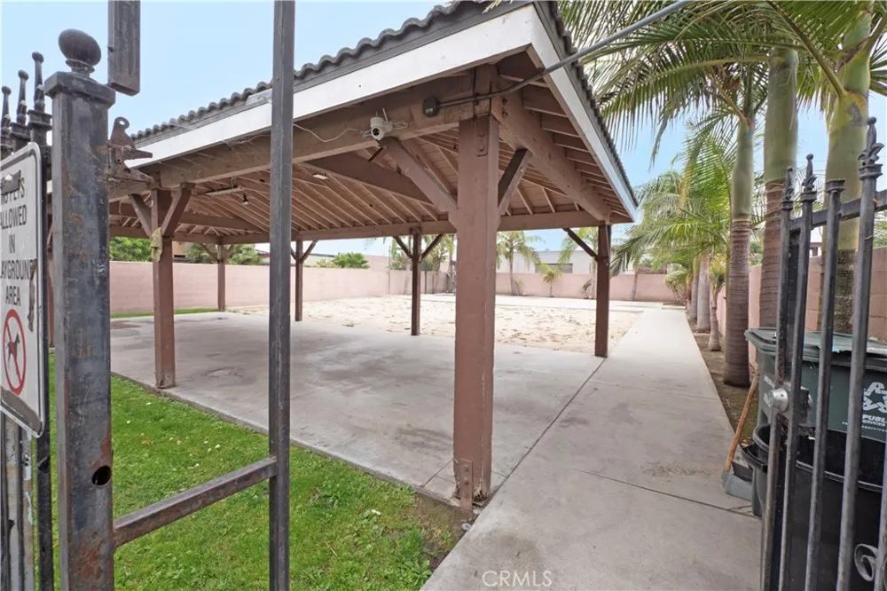 4754 Santa Ana Cudahy, CA 90201