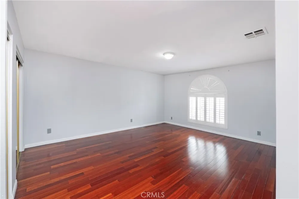 4754 Santa Ana Cudahy, CA 90201