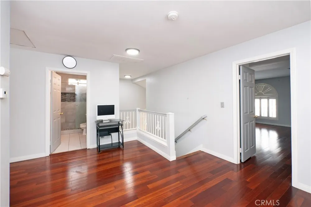 4754 Santa Ana Cudahy, CA 90201
