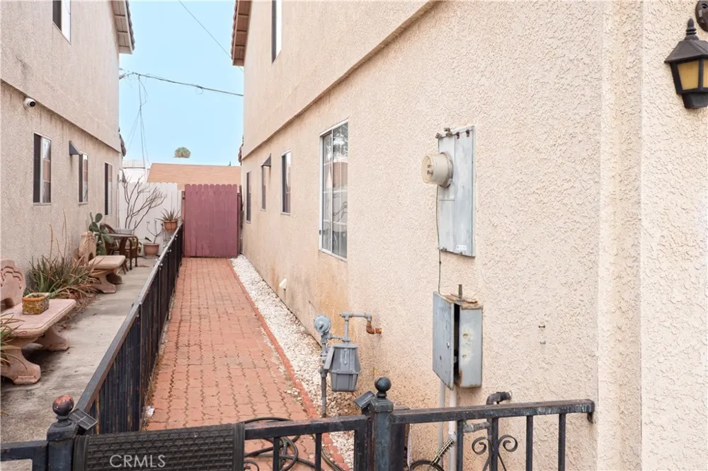 4754 Santa Ana Cudahy, CA 90201