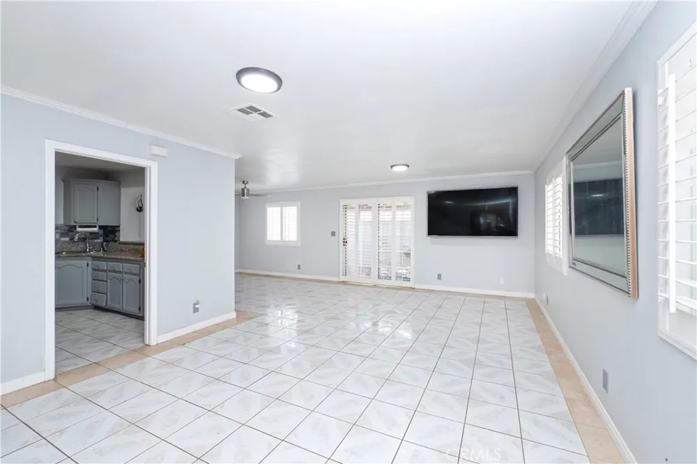 4754 Santa Ana Cudahy, CA 90201
