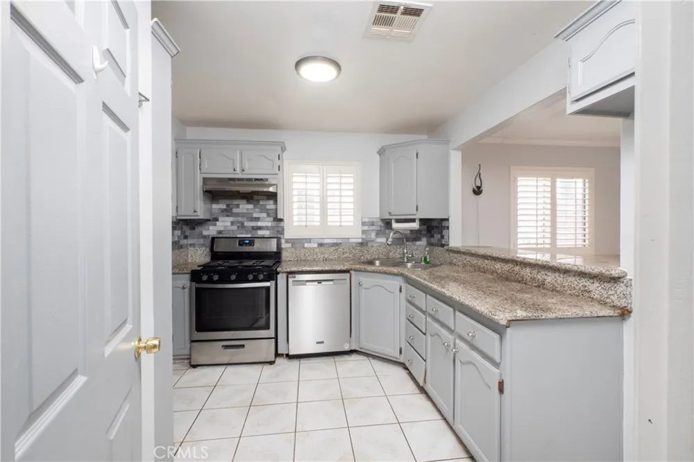 4754 Santa Ana Cudahy, CA 90201