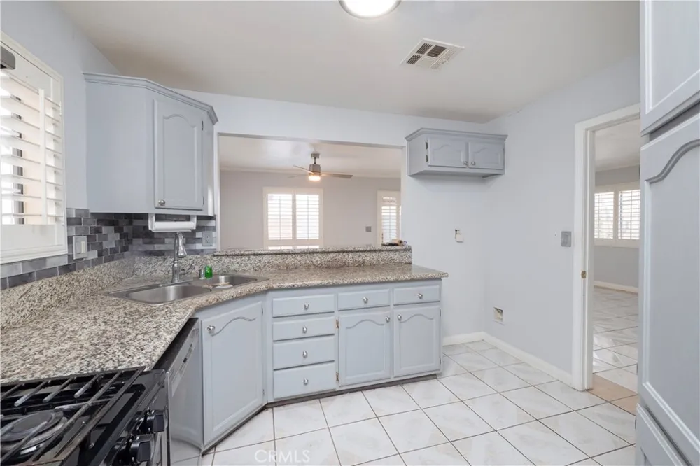 4754 Santa Ana Cudahy, CA 90201