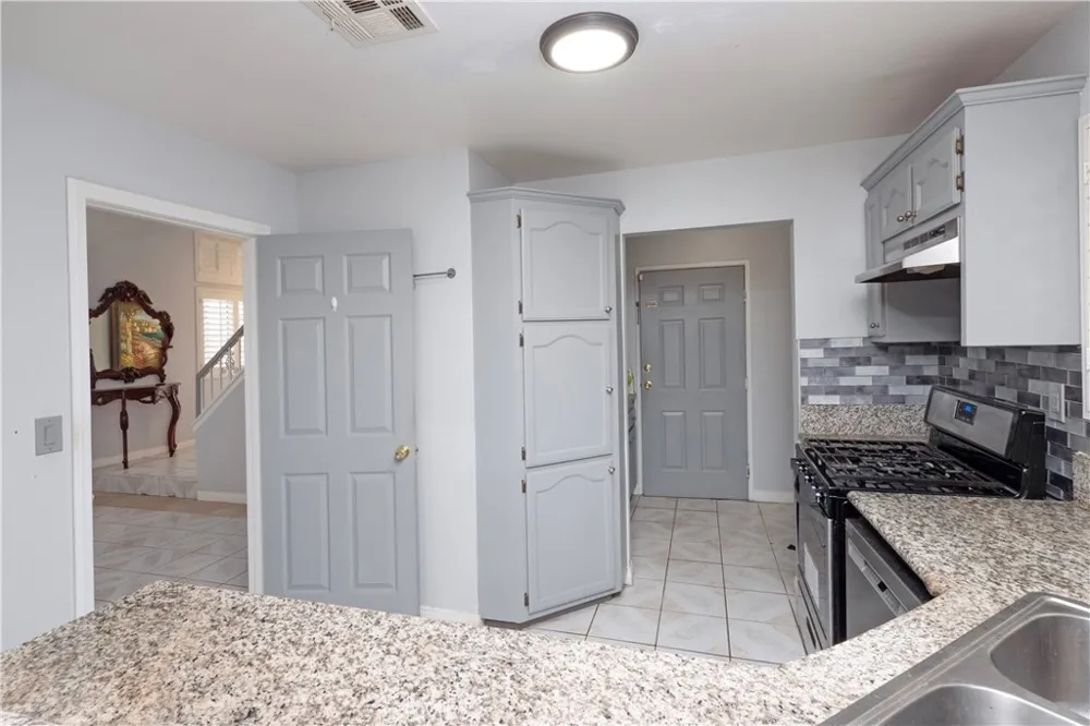 4754 Santa Ana Cudahy, CA 90201