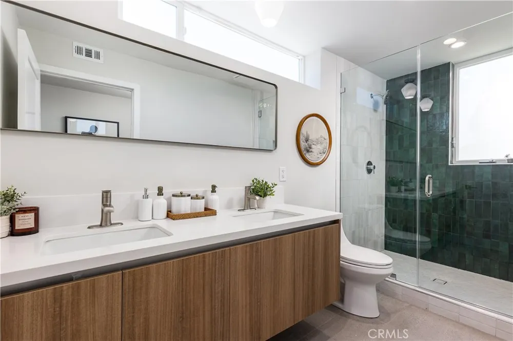 2822 Rowena Silver Lake, CA 90039