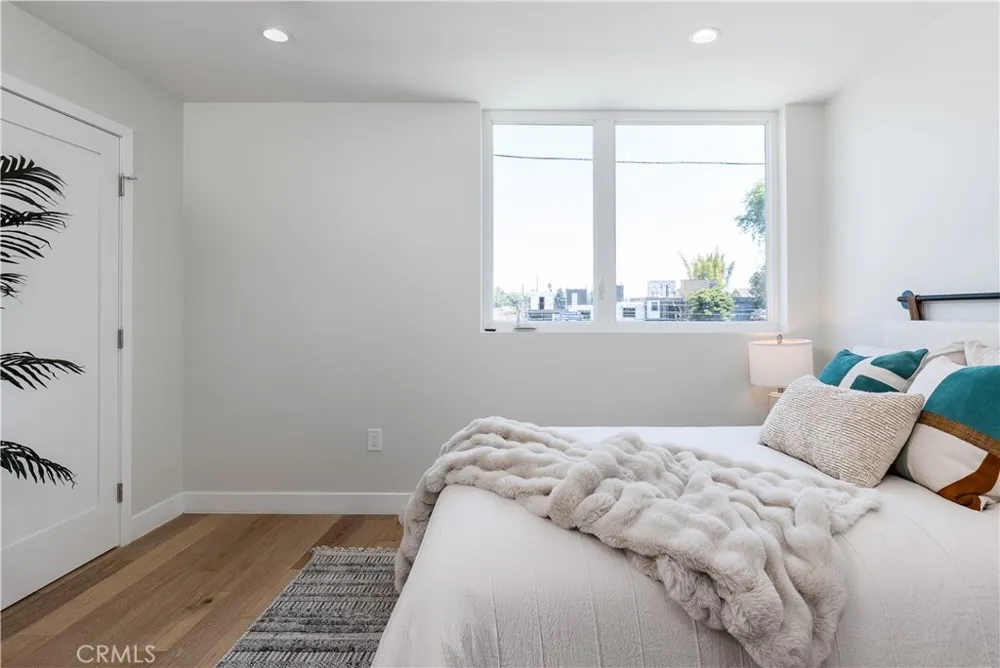 2822 Rowena Silver Lake, CA 90039