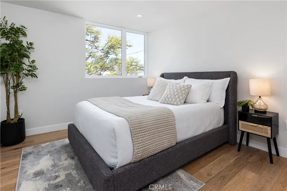 2822 Rowena Silver Lake, CA 90039