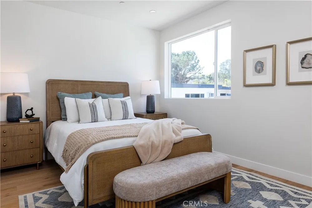 2822 Rowena Silver Lake, CA 90039