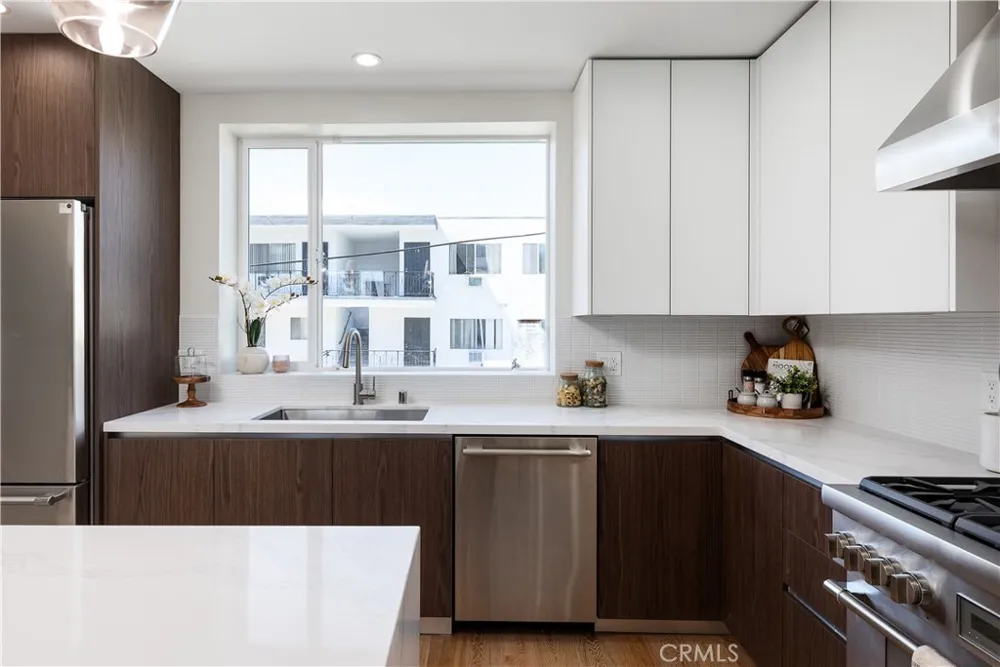 2822 Rowena Silver Lake, CA 90039