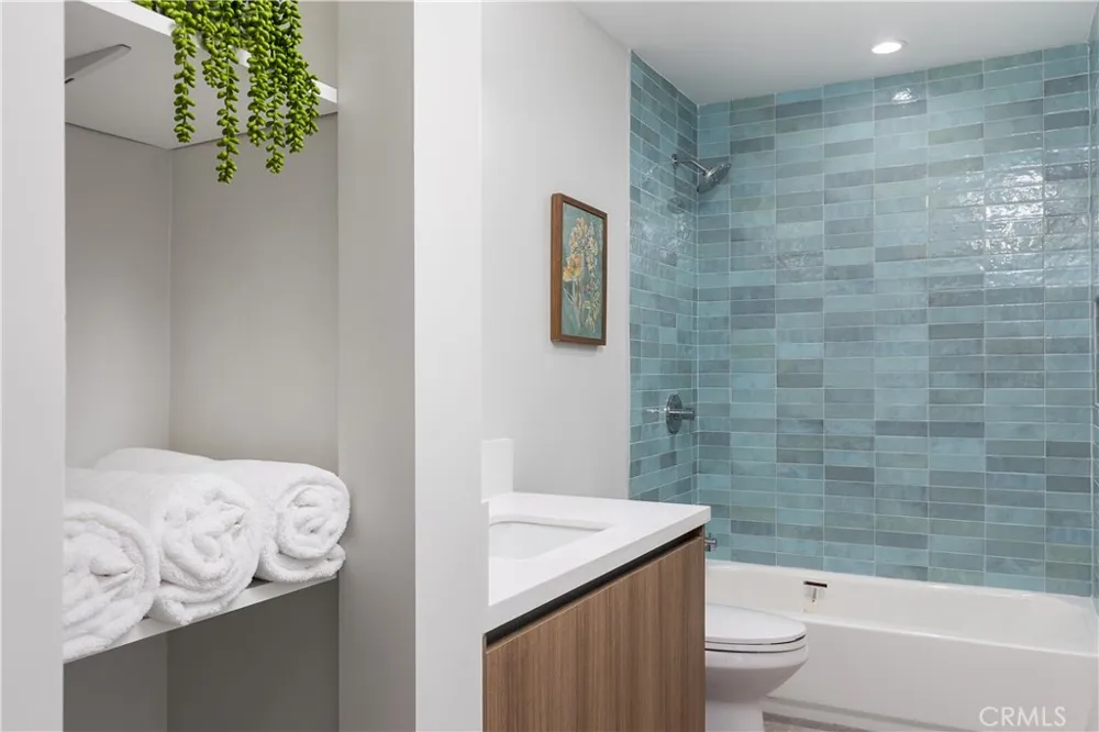 2822 Rowena Silver Lake, CA 90039
