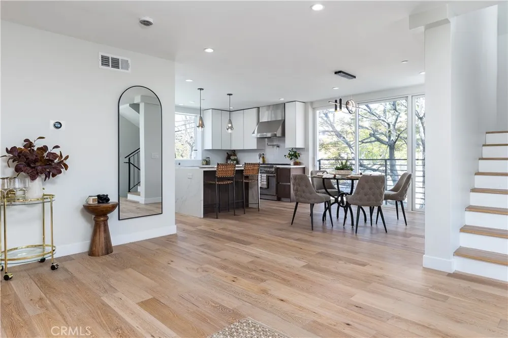 2822 Rowena Silver Lake, CA 90039