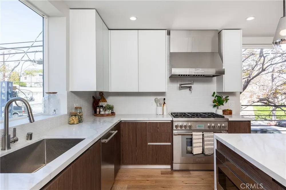 2822 Rowena Silver Lake, CA 90039