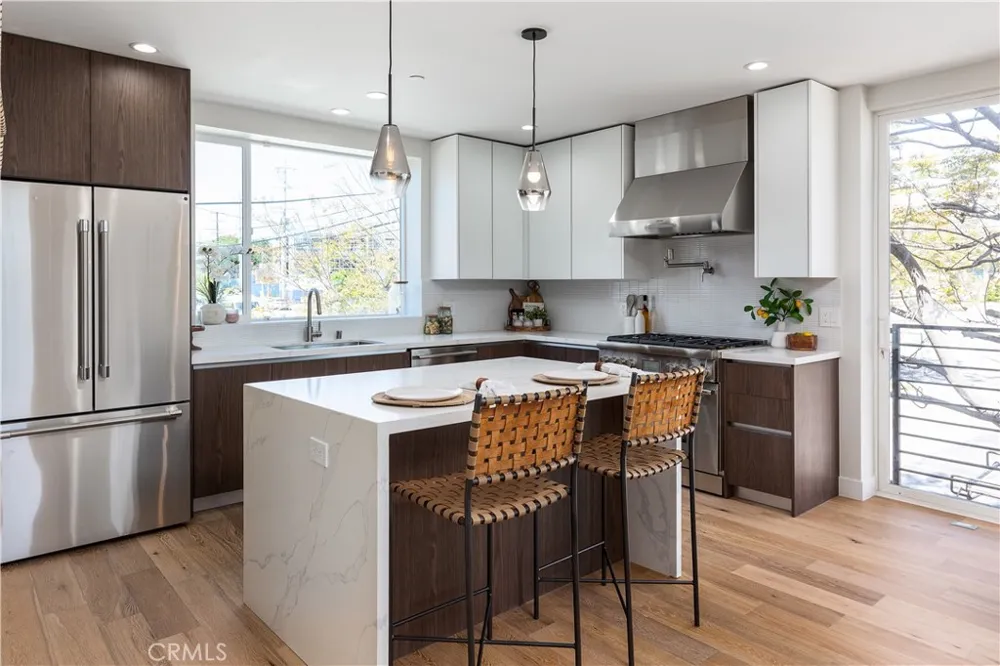 2822 Rowena Silver Lake, CA 90039