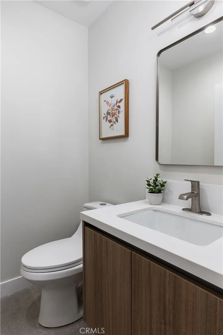 2822 Rowena Silver Lake, CA 90039