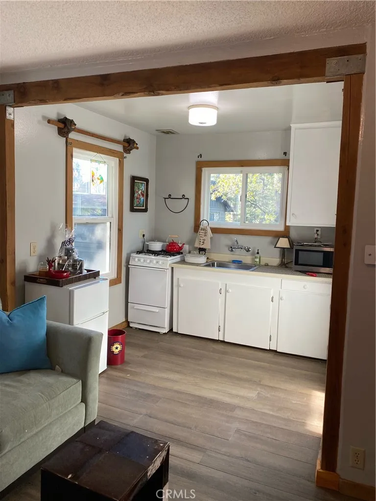 2726 View Drive Running Springs, CA 92382