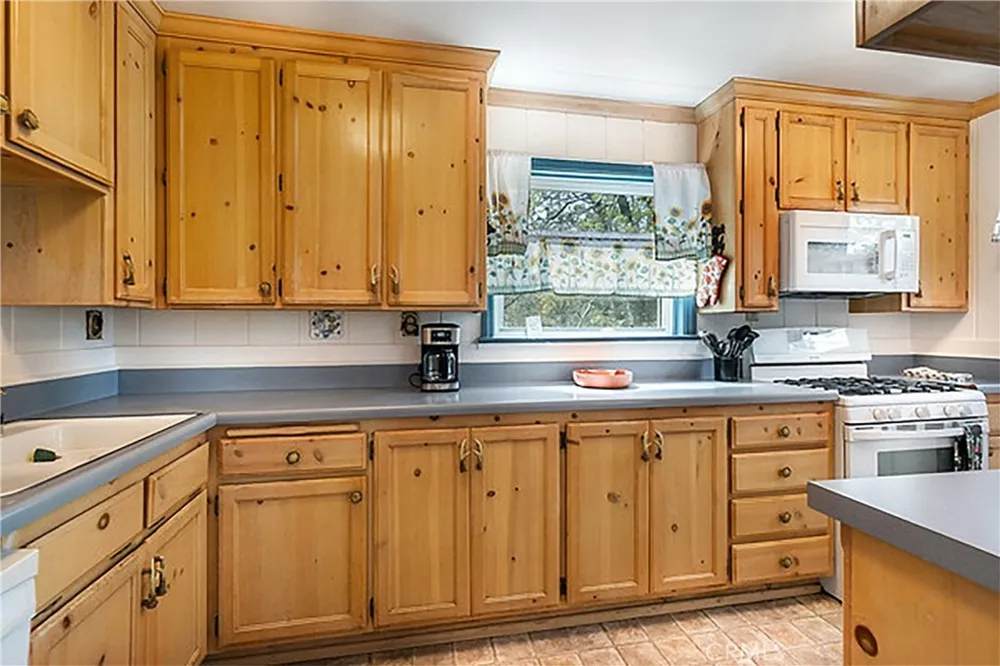 2726 View Drive Running Springs, CA 92382