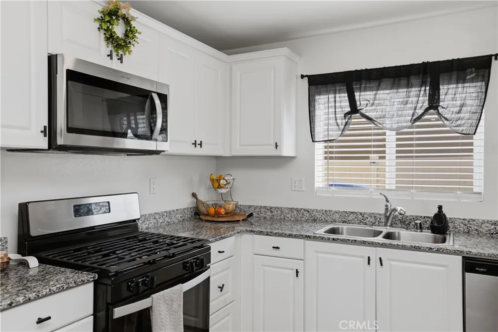 10143 Colten Ridge Street Adelanto, CA 92301