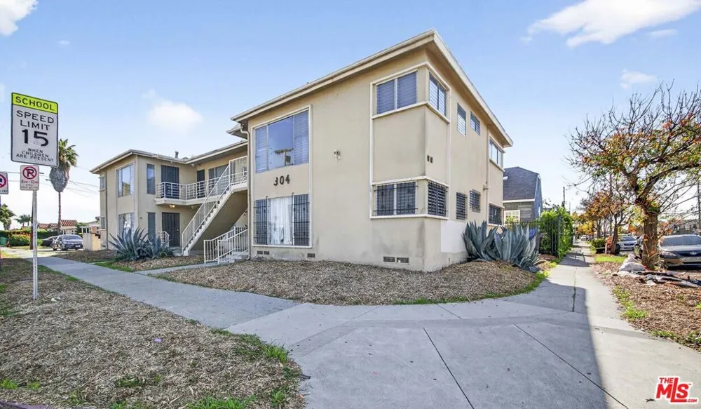 304 E 95th Street #6 Los Angeles, CA 90003