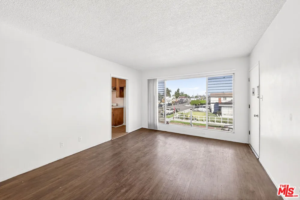 304 E 95th Street #6 Los Angeles, CA 90003