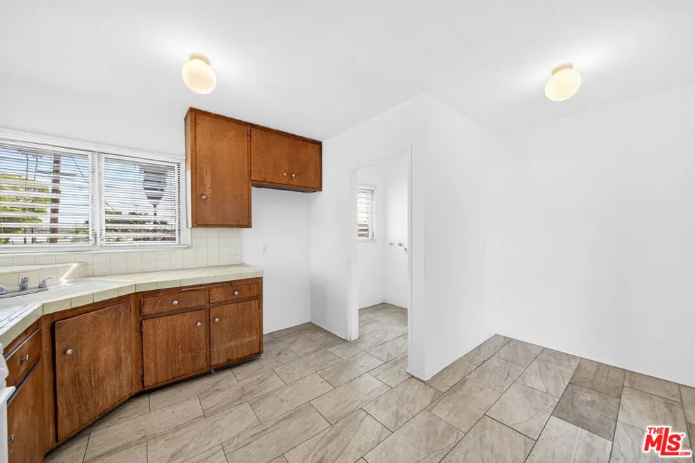 304 E 95th Street #6 Los Angeles, CA 90003