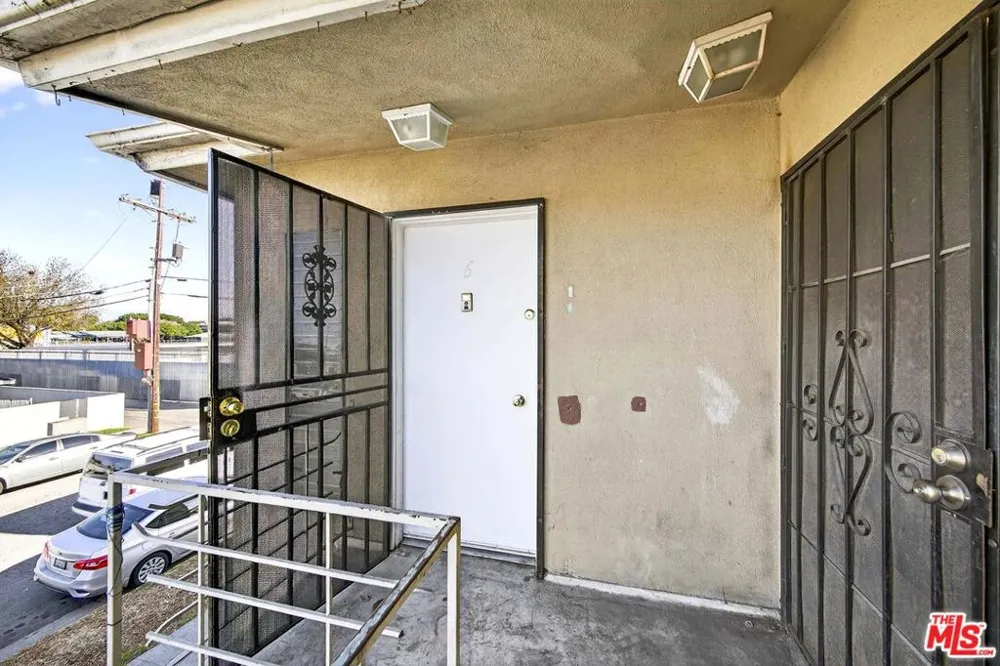 304 E 95th Street #5 Los Angeles, CA 90003