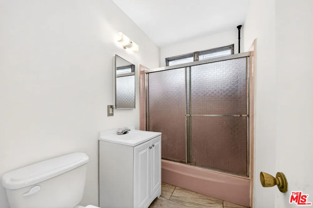 304 E 95th Street #5 Los Angeles, CA 90003