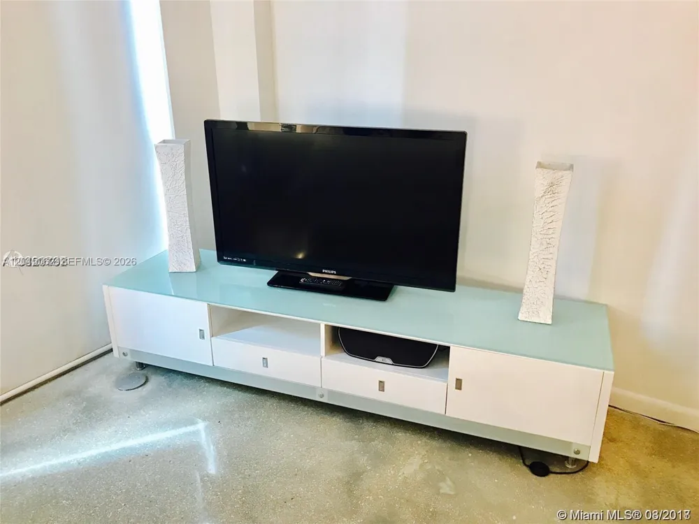 253 NE 2nd St #312 Miami, FL 33132