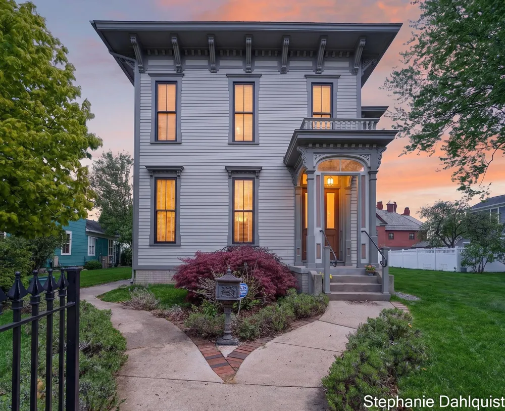 511 W Clay Avenue Muskegon, MI 49440