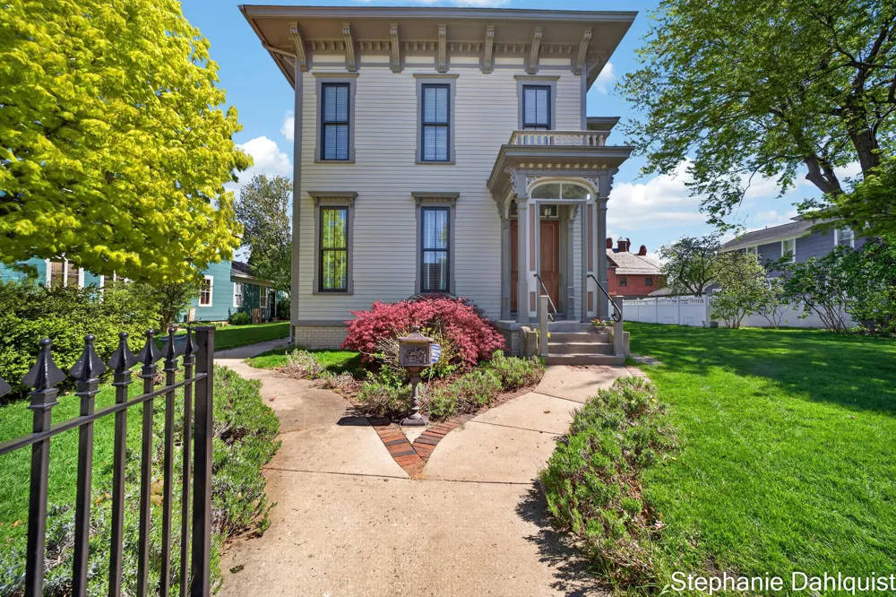 511 W Clay Avenue Muskegon, MI 49440