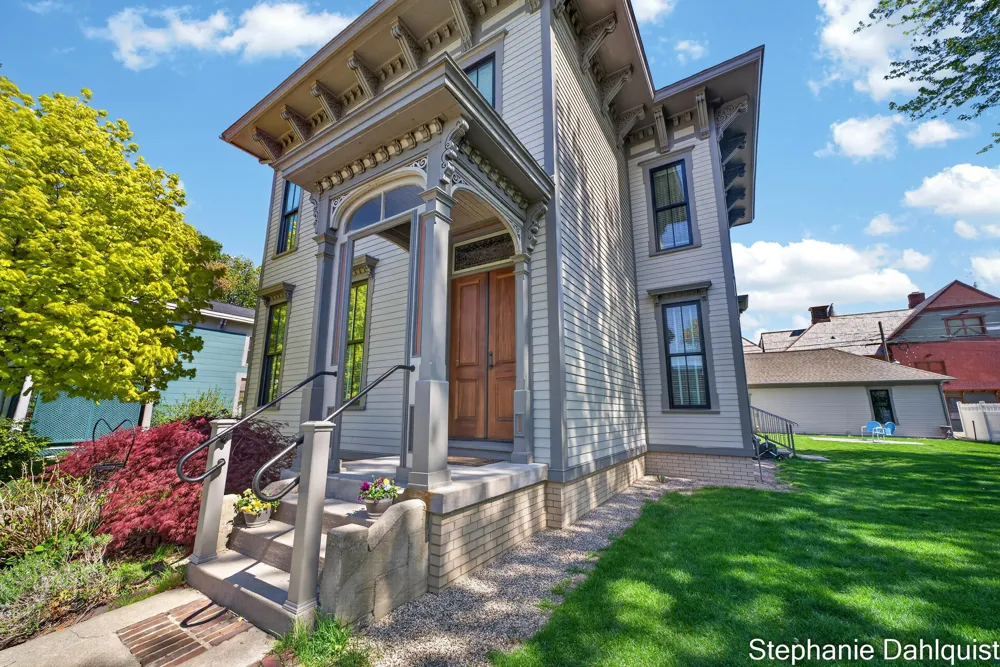 511 W Clay Avenue Muskegon, MI 49440