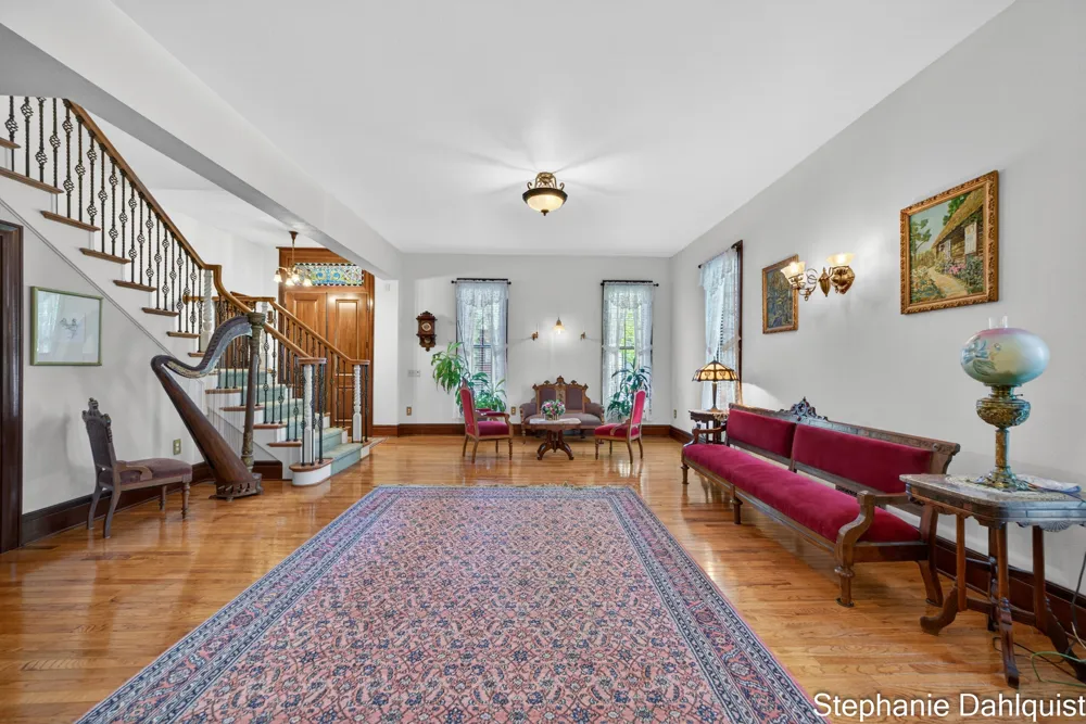511 W Clay Avenue Muskegon, MI 49440