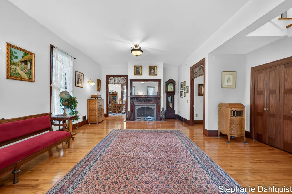 511 W Clay Avenue Muskegon, MI 49440