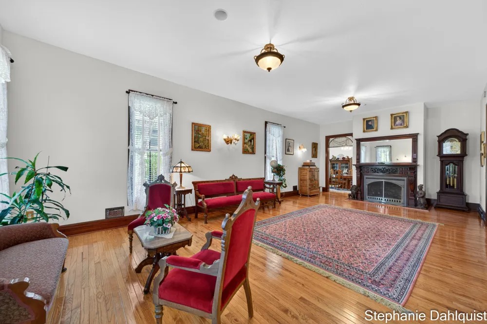 511 W Clay Avenue Muskegon, MI 49440