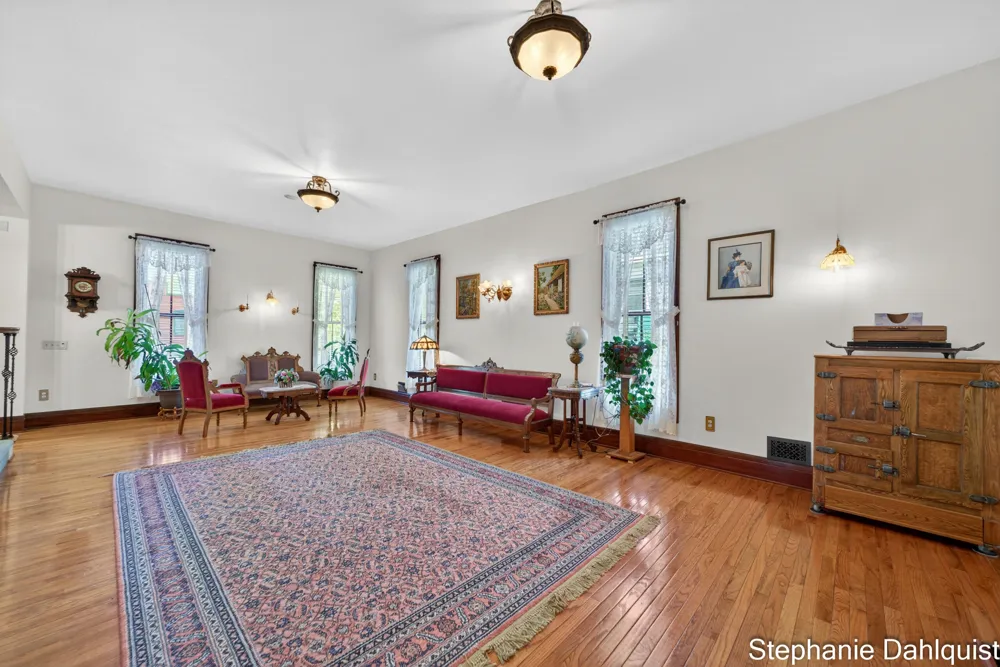 511 W Clay Avenue Muskegon, MI 49440