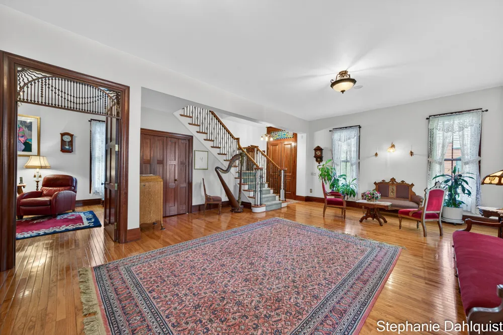 511 W Clay Avenue Muskegon, MI 49440