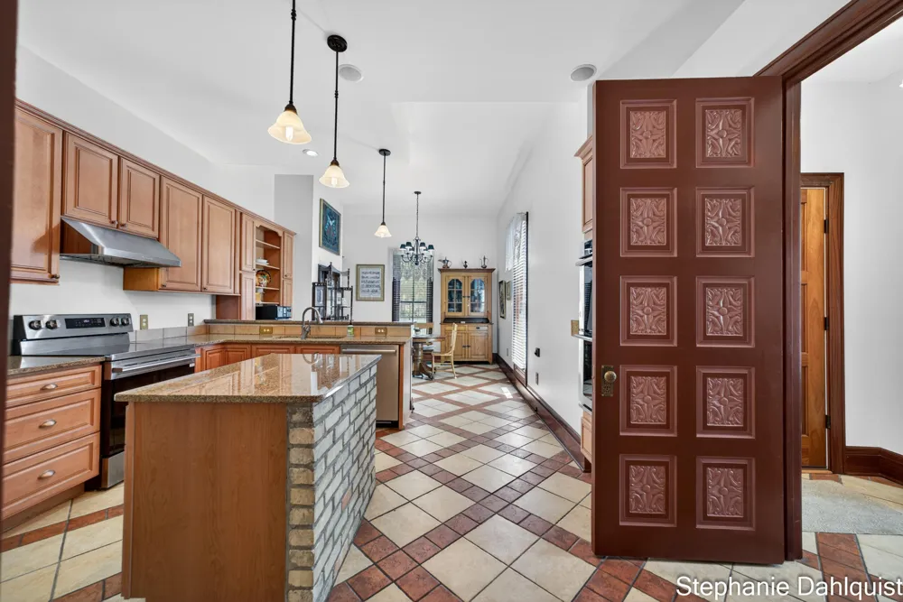 511 W Clay Avenue Muskegon, MI 49440