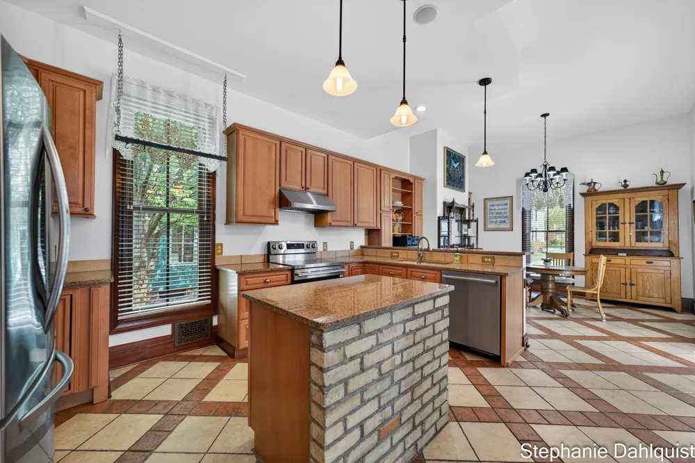 511 W Clay Avenue Muskegon, MI 49440