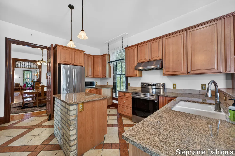 511 W Clay Avenue Muskegon, MI 49440