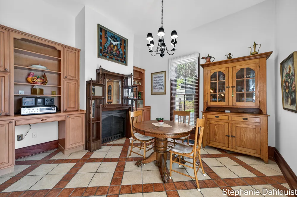 511 W Clay Avenue Muskegon, MI 49440