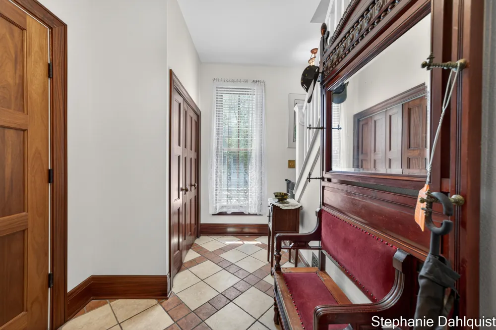 511 W Clay Avenue Muskegon, MI 49440