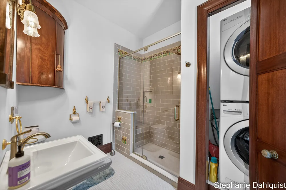 511 W Clay Avenue Muskegon, MI 49440