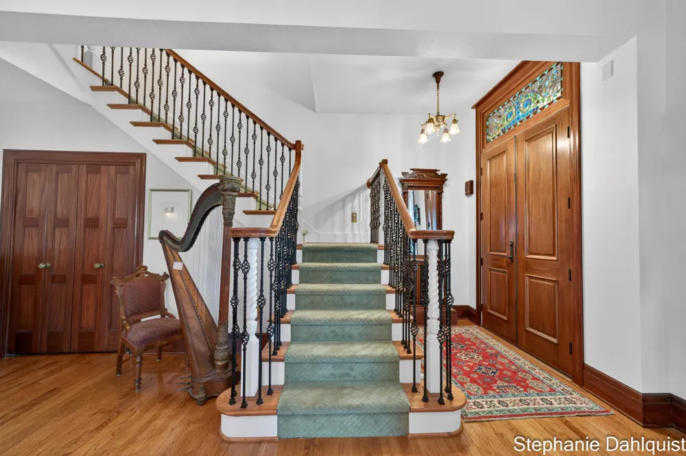 511 W Clay Avenue Muskegon, MI 49440