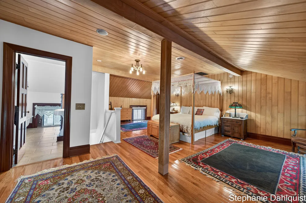 511 W Clay Avenue Muskegon, MI 49440
