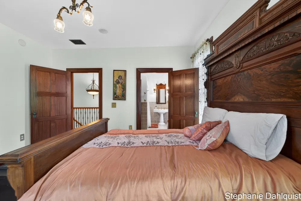 511 W Clay Avenue Muskegon, MI 49440