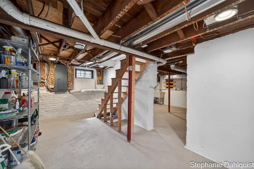 511 W Clay Avenue Muskegon, MI 49440