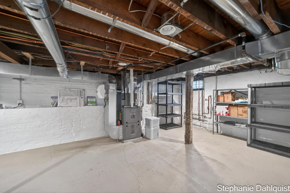 511 W Clay Avenue Muskegon, MI 49440