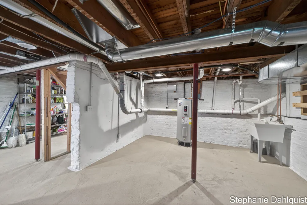 511 W Clay Avenue Muskegon, MI 49440