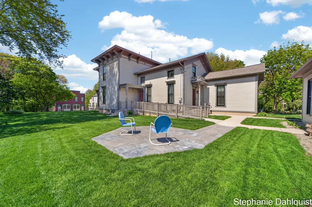 511 W Clay Avenue Muskegon, MI 49440